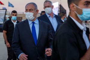 Israeli Prime Minister Netanyahu and Defense Minister Benny Gantz wearing masks. 