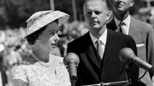 black and white shot of queen elizabeth II at a podium in 1959 in Chicago