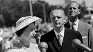 black and white shot of queen elizabeth II at a podium next to Chicago mayor and governor.