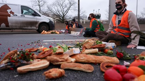 Climate protesters in Germany highlight food waste.