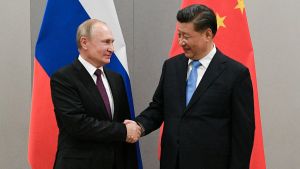 Putin and Xi Jin Ping shake hands
