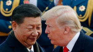  U.S. President Donald Trump, right, chats with Chinese President Xi Jinping