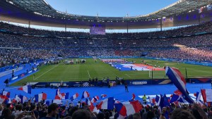 The crowd inside State de France